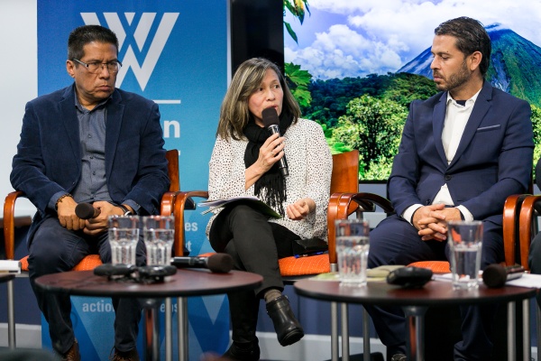 Políticas de impuestos al carbono y mercados para el escalamiento de la restauración de paisajes: Dialogo de políticas